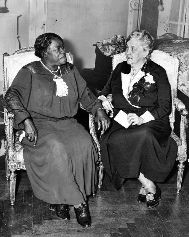 Sara Delano Roosevelt with Mary McLeod Bethune at the Roosevelt House, 1934