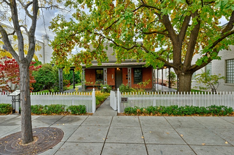 Front of the Cyrus Jacobs-Uberuaga Boarding House