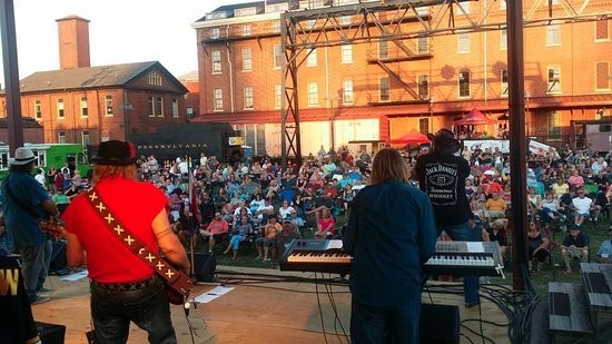 The museum's outdoor space has become a favorite spot for live music. 