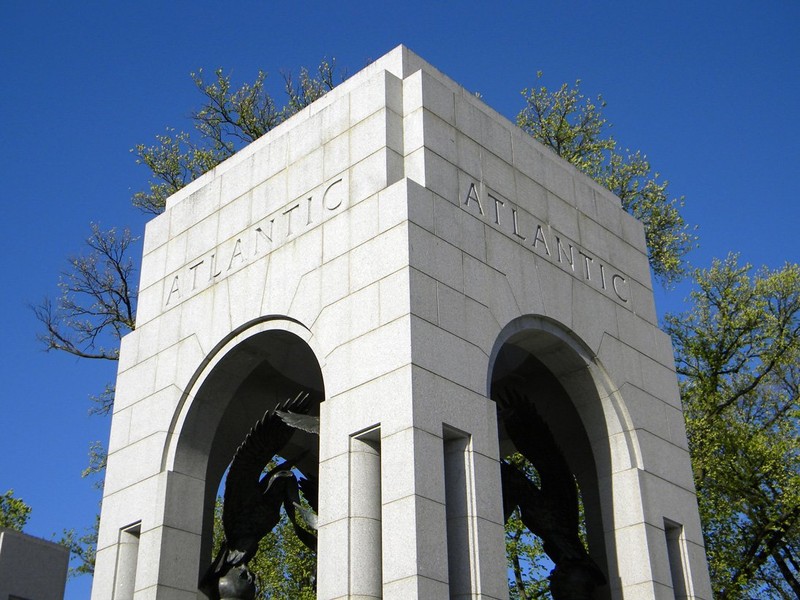 The Atlantic Arch commemorates those who fought in European countries. Photo courtesy of Sdwelch1031 on Wikimedia.