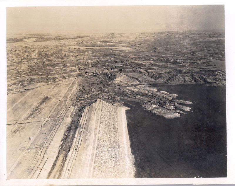 The eastern end of the dam collapsed on September 22, 1939, killing eight workers, six of whom were never recovered.