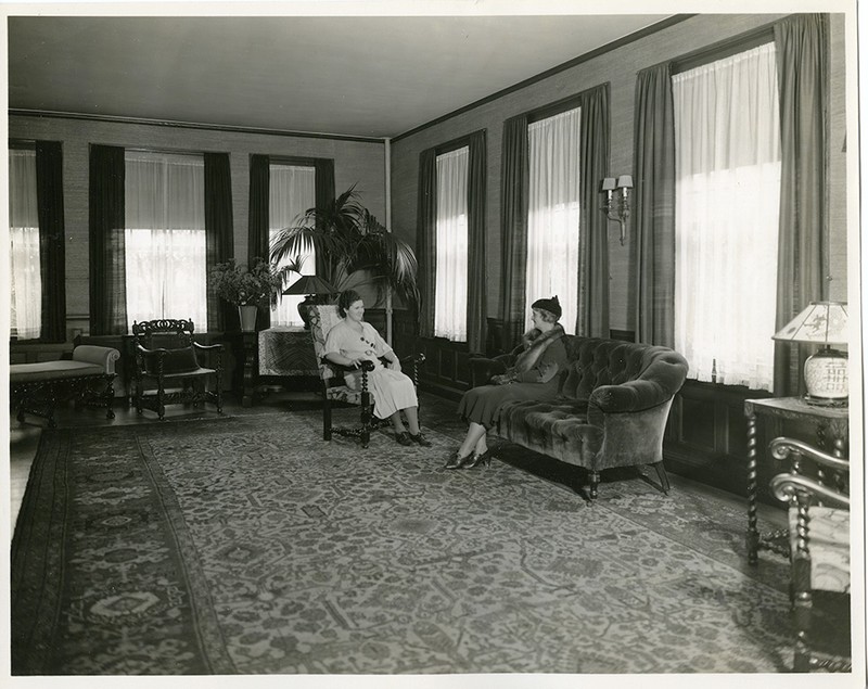 Draper Hall, drawing room, 1933. Photography by Dorothy Jarvis.