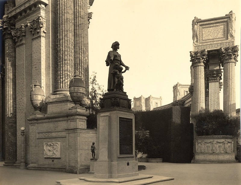 [Pioneer Mother at the Panama-Pacific International Exposition], ca. 1915. Photo ID #AAE-0099. SAN FRANCISCO HISTORY CENTER, SAN FRANCISCO PUBLIC LIBRARY.