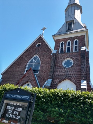 Close front view from High Street (view from north to south)