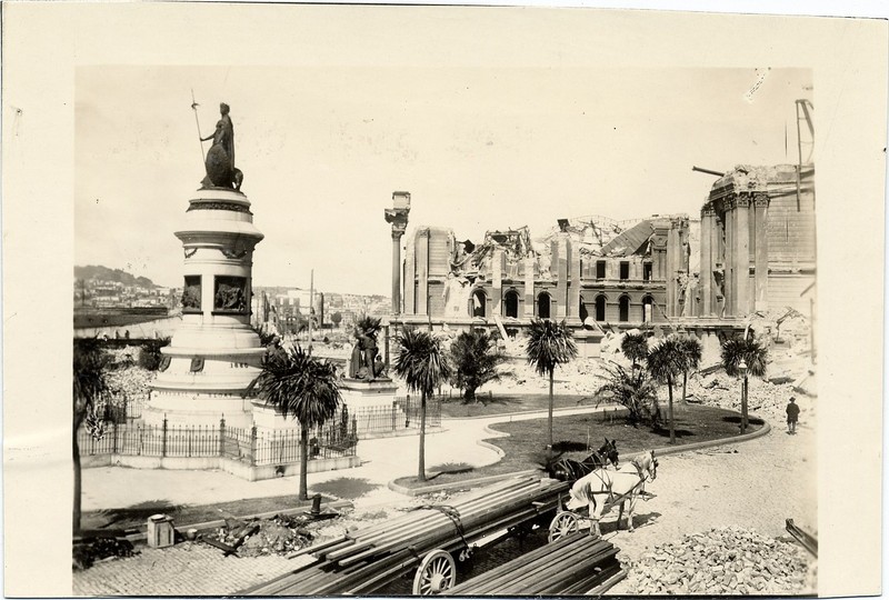 [Pioneer Monument and ruins of City Hall, 1906]. Photo ID# AAA-4776. SAN FRANCISCO HISTORY CENTER, SAN FRANCISCO PUBLIC LIBRARY.