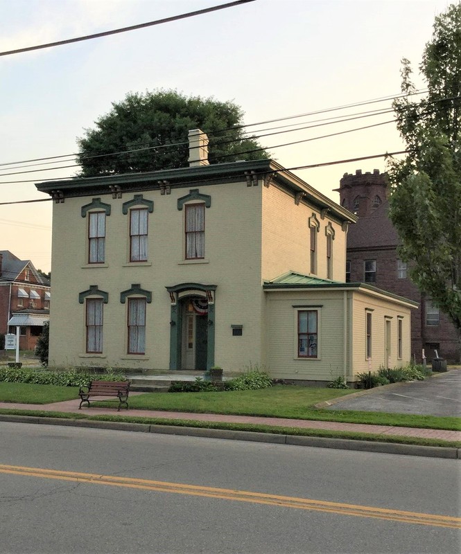 Kirkside, looking west from Jefferson Avenue. Today, the historic home has been completely renovated and houses the Marshall County Chamber of Commerce office.