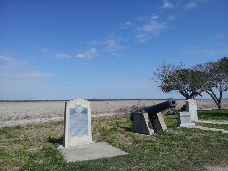 This monument was erected by the state of Texas in 1936 to commemorate the incident which sparked the war.