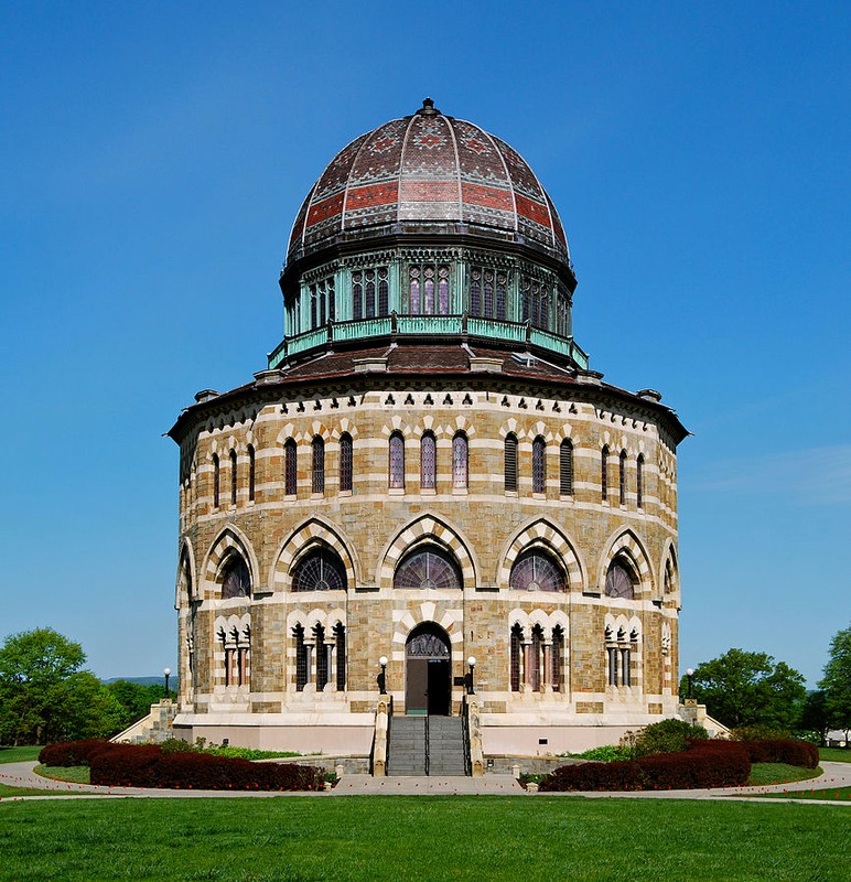 The Nott Memorial is 89 feet in diameter and capped with a ribbed dome.
