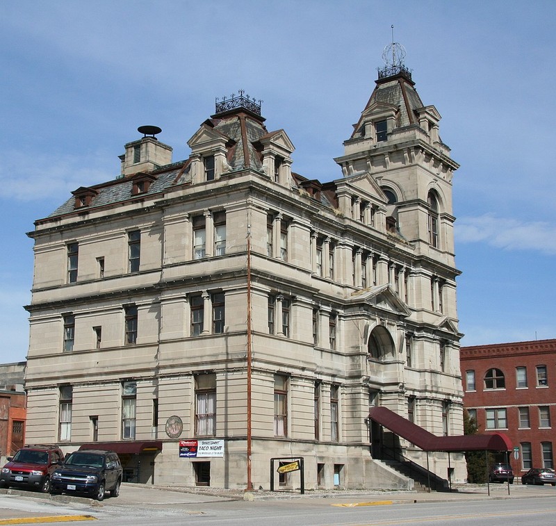 Former Federal Building, Post Office, and Court House in Hannibal