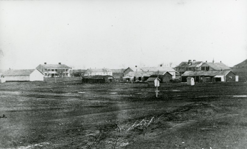 Vehicle, House, Black-and-white