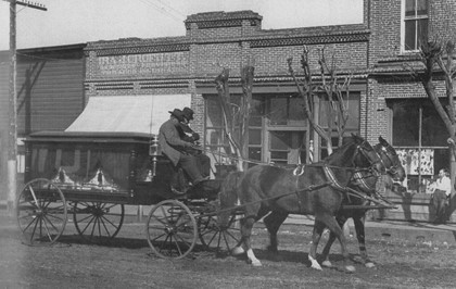 Wheel, Horse, Working animal, Building