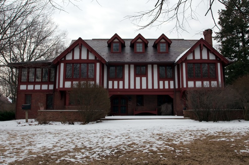 The home was originally constructed for the family of local banker Matthew Busey in 1914. 