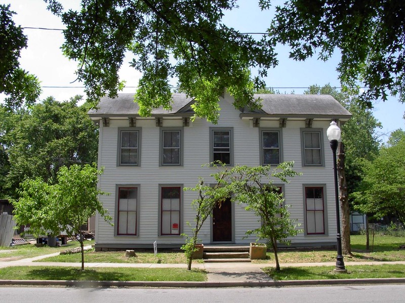 The house, pictured in 2008, before the Victorian Folk porch was restored