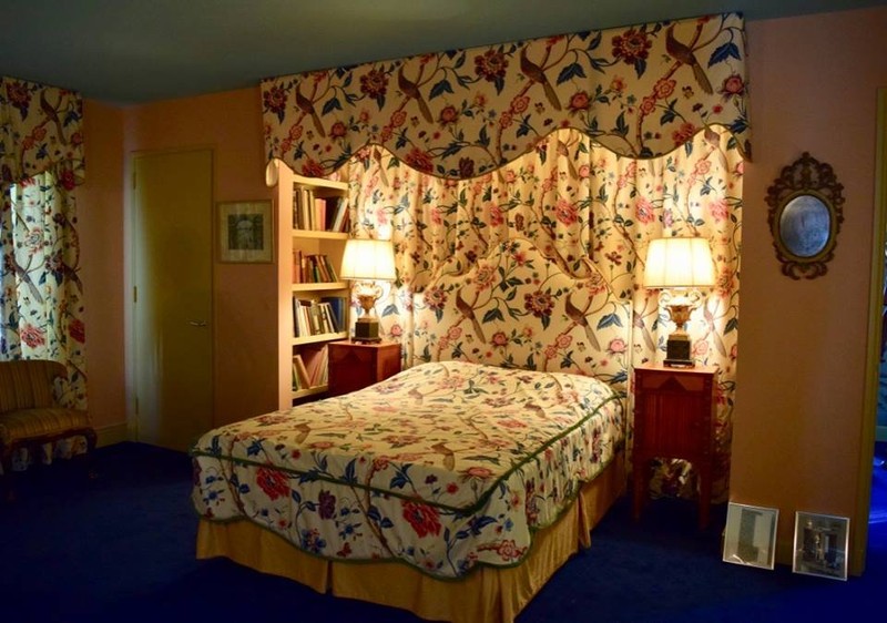 And a bedroom, whose modernity is somewhat offset by Chick's chintzy hand-sewn bedspread'n'curtain set.