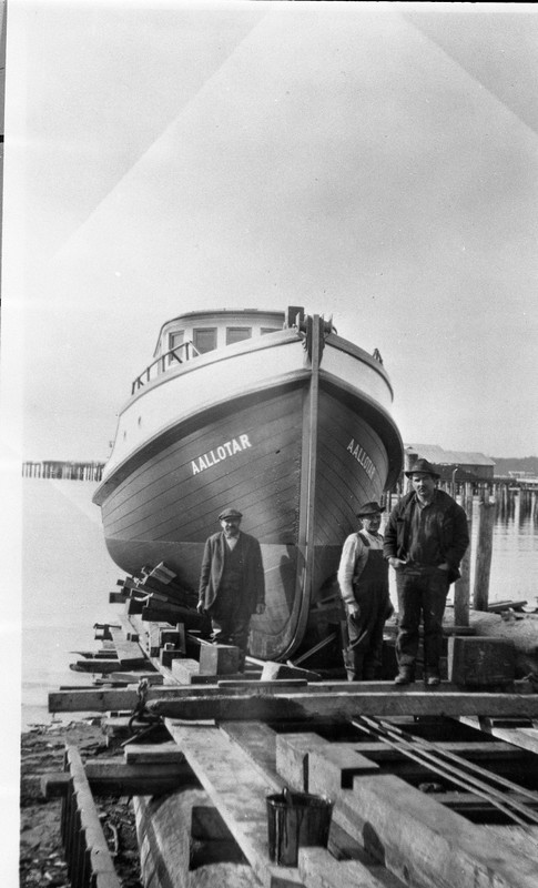 Boat, Naval architecture, Vehicle, Sky