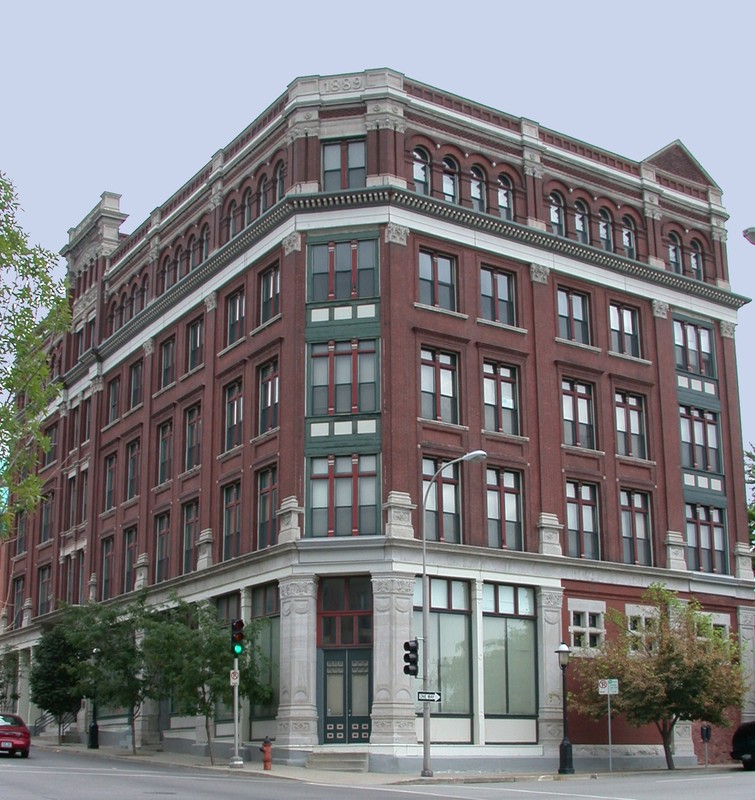 The hotel as it stand today, the Quality Hill Apartments.