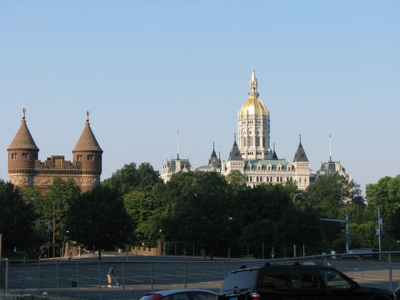 A contemporary view of the Arch and the Capitol.