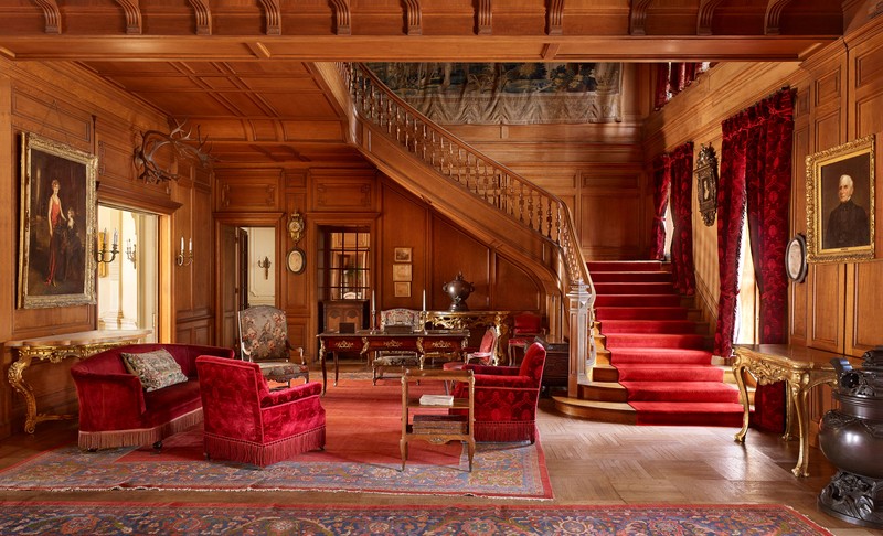 The Main Hall of the Mansion