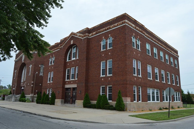 The synagogue built c. 1914 is now home to the True Church of God of The Apostolic Faith congregation.