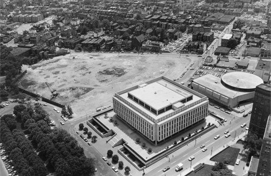 Forbes Field under construction. Construction of the ballpark took place from 1903 to 1909 when the ballpark hosted its first game. The Chicago Cubs won the first game 3-2 in front of a crowd of about 30,000 people.