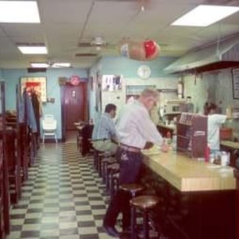 Picture inside Ritzy's showcasing the 1950s atmosphere. 