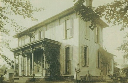 The Thomas House before the front porch and addition to the back were added.