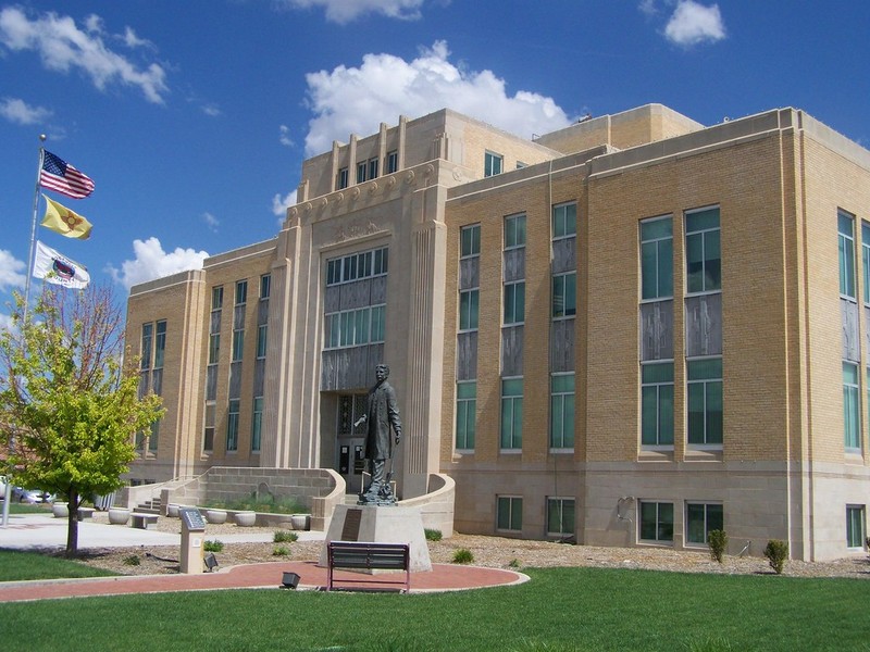 Image of the front of the courthouse 