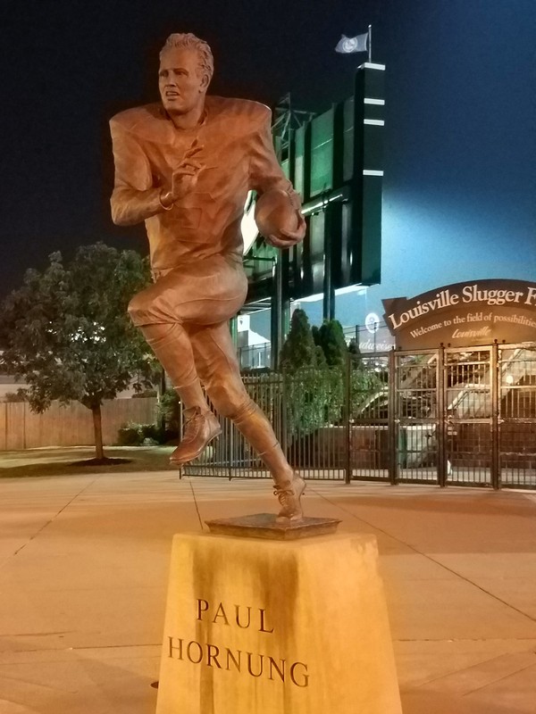 Paul Hornung Statue. Photo: clarkegrizzer - WordPress.com