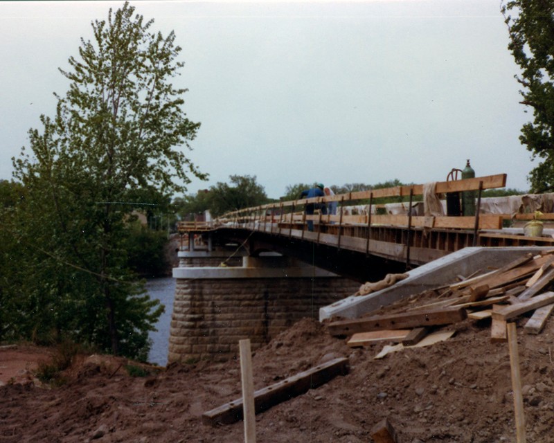 Grand Avenue Bridge - Clio