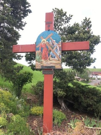 Along the stairs to the top of the mountain, there are many crosses depicting the life of Jesus Christ.