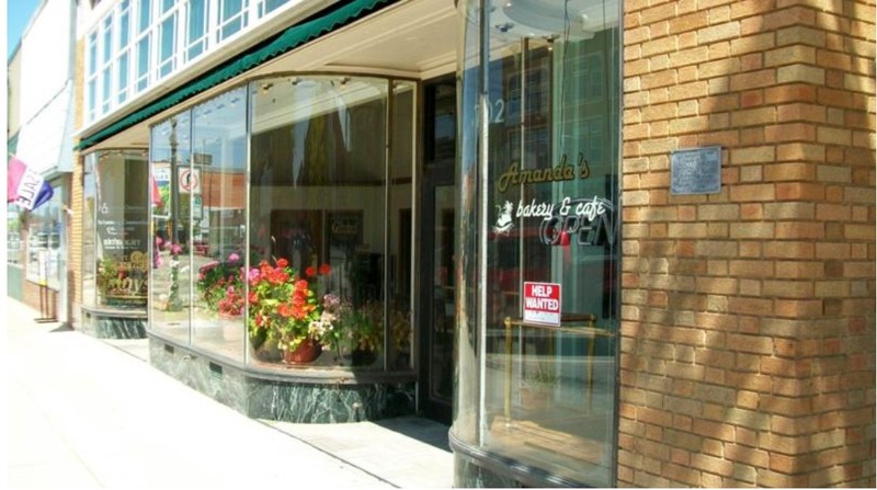 Curved glass display windows atop marble bulkheads in 2011 photo of main entrances to Kress Building (Wm. E. Fischer, Jr.)