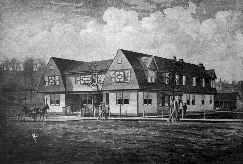 Prior to the completion of the Glenwood, this smaller frame hotel operated on 15th and Sycamore Streets for much of the 1890s before burning down in 1900. Image courtesy of the Kenova Historical Commission. 