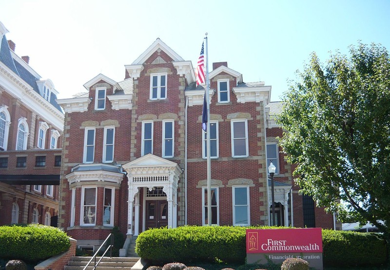 The sheriff's residence appeared as nothing more than a Victorian home at the time it was built in 1888. 