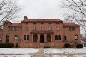 Phi Mu Sorority House
By Dori - Own work, CC BY-SA 3.0 us, https://commons.wikimedia.org/w/index.php?curid=3686059