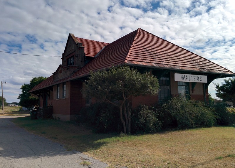 Walters Rock Island Depot
By Crimsonedge34 - Own work, CC BY-SA 3.0, https://commons.wikimedia.org/w/index.php?curid=35221618