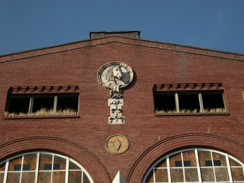 Daytime, Sky, Window, Building