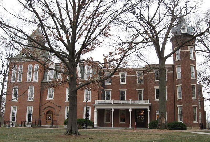 Senior Hall on the Stephens College