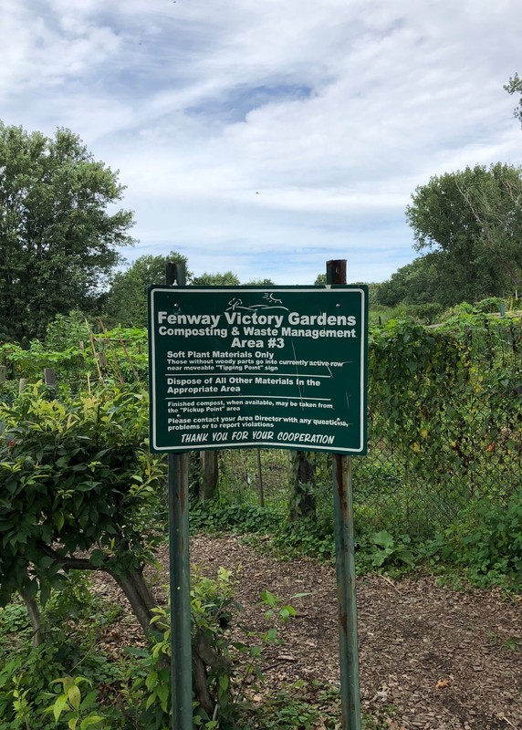 This sign shows some of the uses, policies, and concerns for the garden today. One policy, which prohibits littering, shows that local authorities have struggled in the past with keeping this area clean.
(Source: Original Photograph)