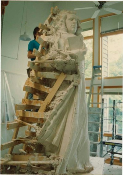 The construction of the statue in 1992