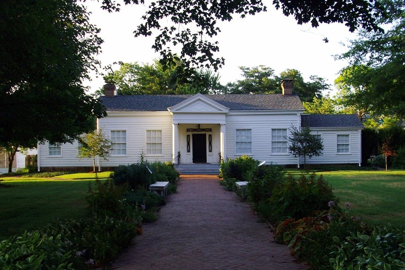 Headquarters House was built in 1853 and was occupied by both the Union and Confederates in 1863.