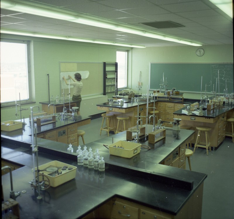 Science Lab inside Devilbiss, 1969