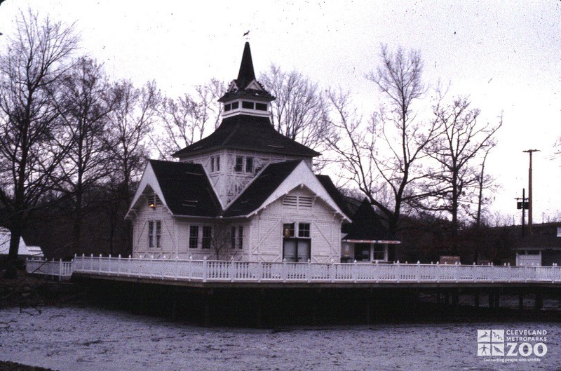 Wade Hall (1985)