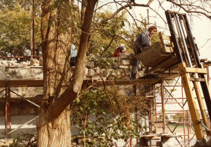 Reconstruction of the barn in Sar-Ko-Par Trails Park