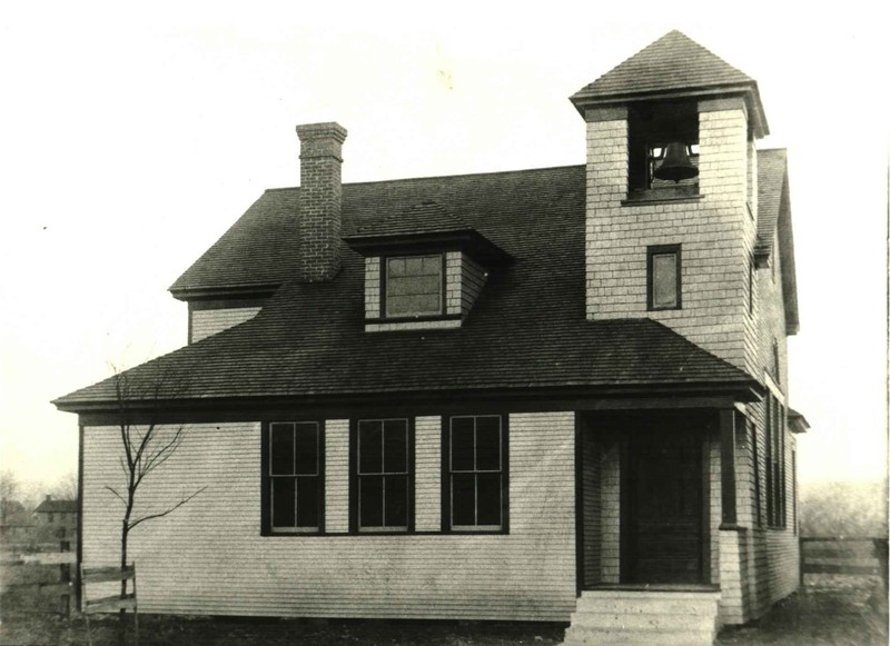 The first church sanctuary was constructed in 1906 on a lot purchased from the Hoard family. Rev. E. T. Billups was said to have done much of the carpentry himself.