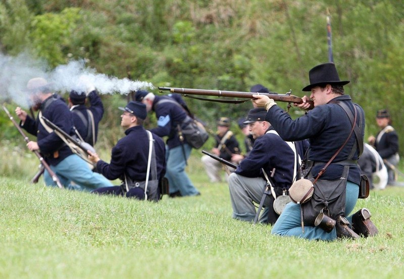 Picture of a reenactment of Union Soldiers at the battle of Barborsville.