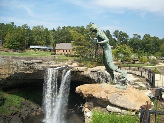 Side angle of the statue at Noccalula Falls