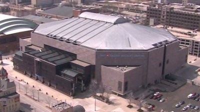 This arena was home to many Milwaukee sports teams between 1988 and 2018. 