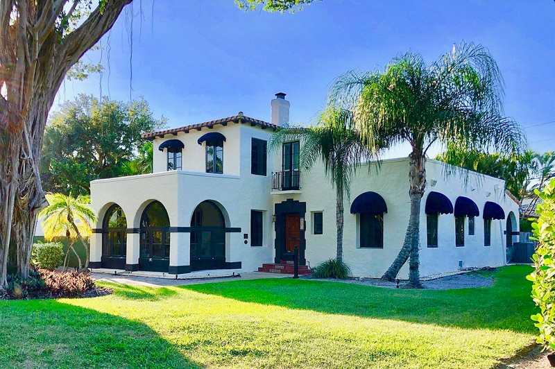 The Fred C. Aiken House was built in 1926 and is an excellent example of Mediterranean Revival architecture. Fred C. Aiken served as mayor from 1928-1938. 
