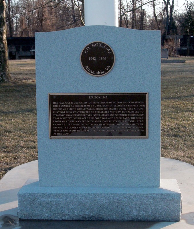 This marker is located next to the large flag in Fort Hunt Park 