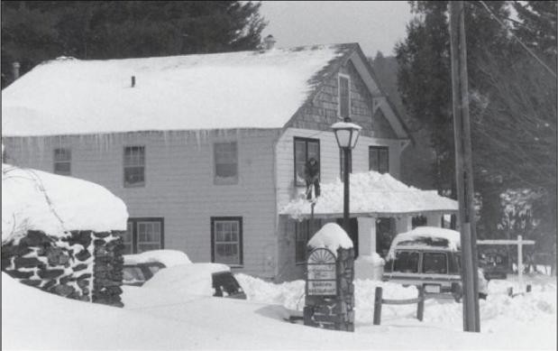 Using local materials, the aesthetic of the Sunshine Inn blends with the vegetation, similar to other buildings in Blowing Rock at the time. Photo credit: Blowing Rock Revisited
